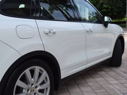 Used 2013 Porsche Cayenne Diesel AWD/4WD image 25