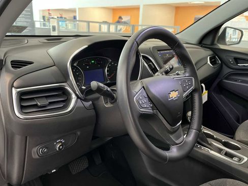 Used 2022 Chevrolet Equinox LT AWD/4WD image 2
