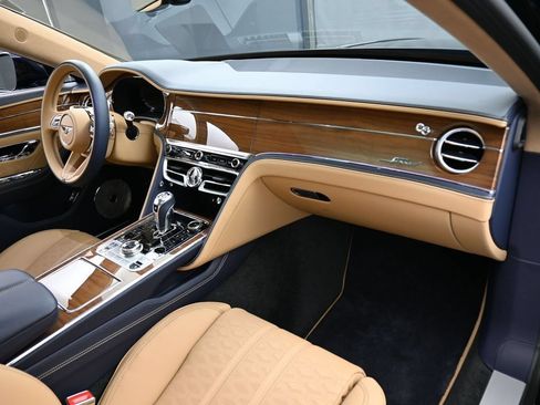 Used 2025 Bentley Flying Spur Plug-In Hybrid AWD/4WD image 37