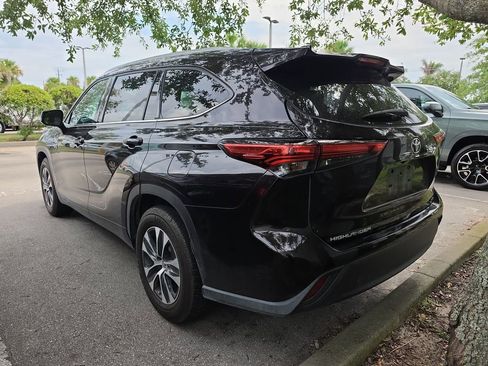 Used 2022 Toyota Highlander XLE FWD image 6