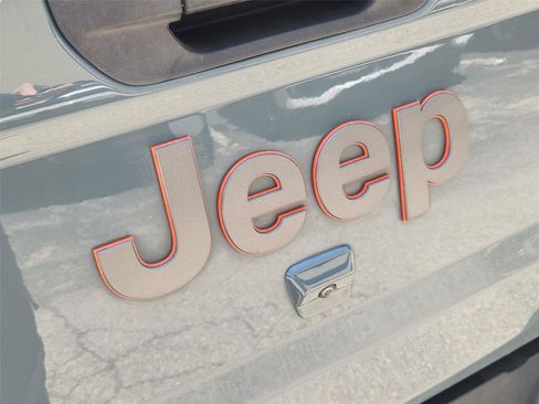 Used 2024 Jeep Gladiator Mojave w/ Safety Group AWD/4WD image 29