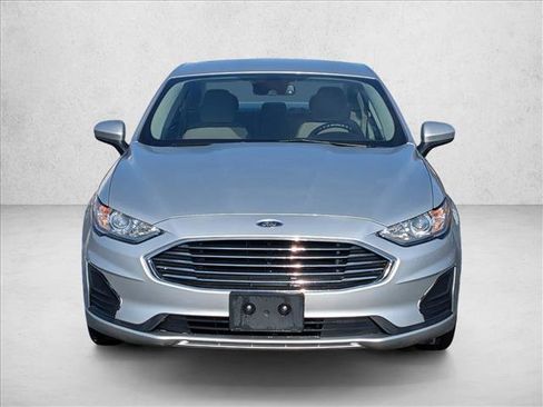 Used 2019 Ford Fusion SE image 2