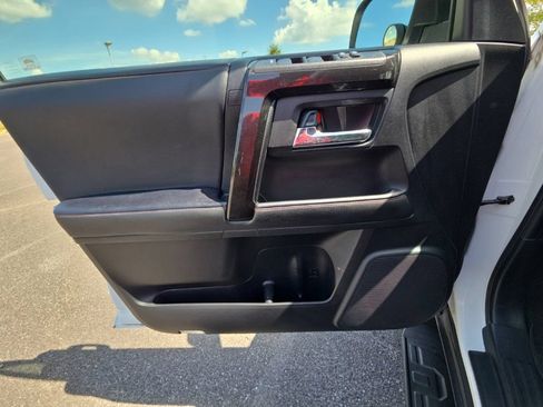 Used 2020 Toyota 4Runner TRD Off-Road Premium AWD/4WD image 29