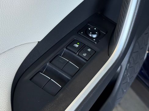 Certified 2021 Toyota RAV4 XLE Premium image 21