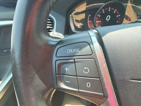 Used 2016 Volvo XC60 T5 Premier w/ Proximity Package FWD image 21