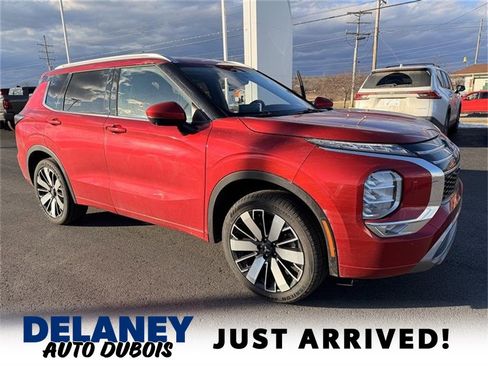 Used 2025 Mitsubishi Outlander SEL image 1