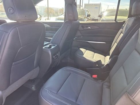 New 2026 Chevrolet Traverse LT w/ Sun and Wheel Package FWD image 29