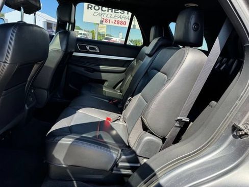Used 2017 Ford Explorer XLT w/ Equipment Group 202A AWD/4WD image 10