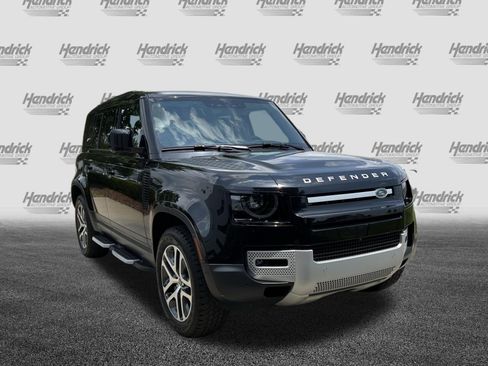 Used 2023 Land Rover Defender 110 SE AWD/4WD image 2