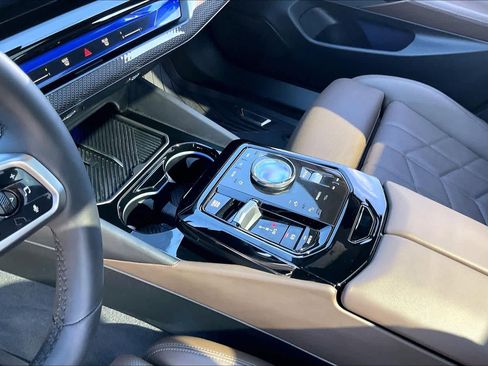 Used 2026 BMW 550e xDrive w/ Premium Package image 13