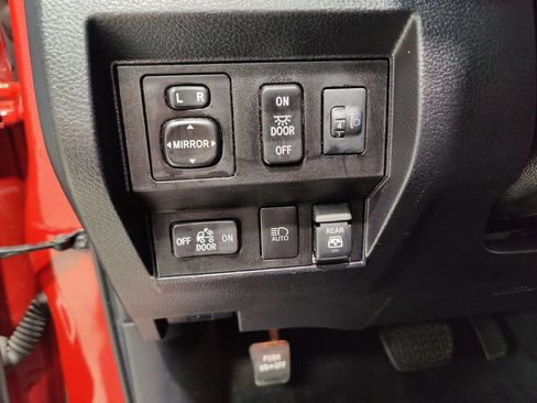 Used 2020 Toyota Tundra SR5 w/ TRD 18" Wheel Package AWD/4WD image 31