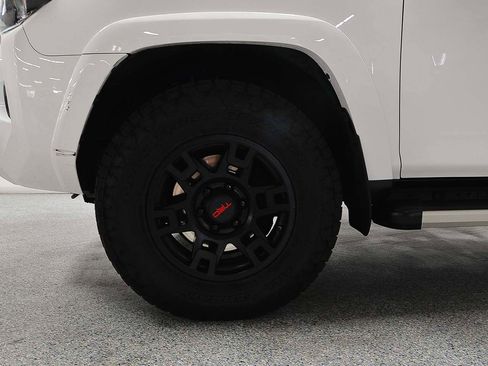 Used 2021 Toyota 4Runner SR5 AWD/4WD image 7