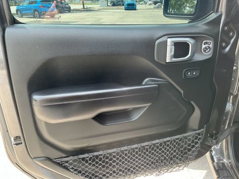 Certified 2021 Jeep Gladiator Sport AWD/4WD image 12