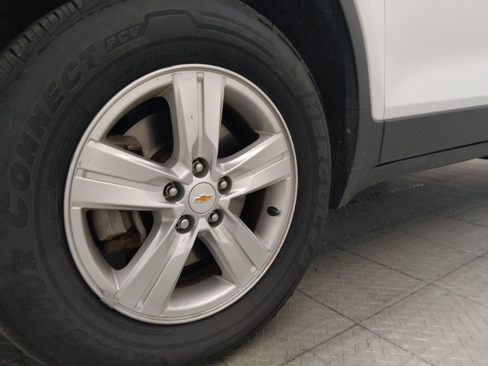 Used 2019 Chevrolet Trax LT w/ LT Convenience Package AWD/4WD image 31