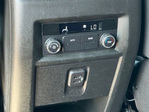Used 2023 Chevrolet Traverse LT AWD/4WD image 25