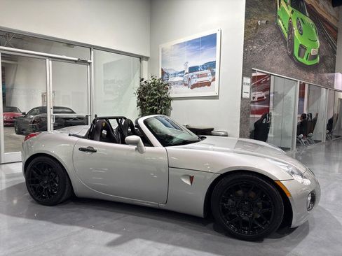 Used 2009 Pontiac Solstice GXP w/ Premium Package RWD image 5