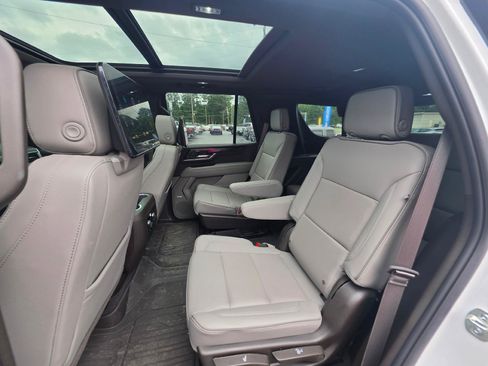 Used 2026 GMC Yukon Elevation w/ Elevation Premium Package AWD/4WD image 9