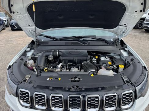 Used 2025 Jeep Compass Limited image 28