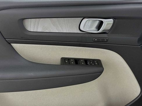 Used 2025 Volvo XC40 B5 Plus w/ Protection Package Premier image 17