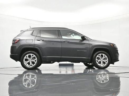 Used 2024 Jeep Compass Latitude AWD/4WD image 38