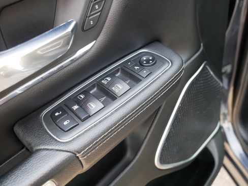 Used 2019 RAM 1500 Laramie AWD/4WD image 19