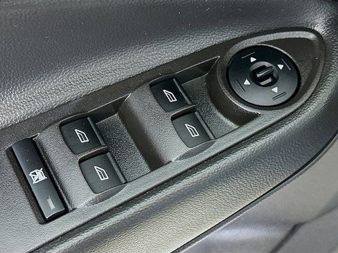Used 2018 Ford Escape SE FWD image 18