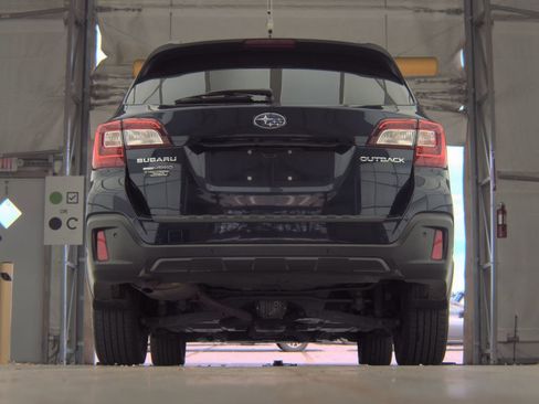 Used 2018 Subaru Outback 2.5i Limited image 9