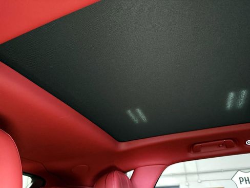 Used 2018 Bentley Bentayga image 90