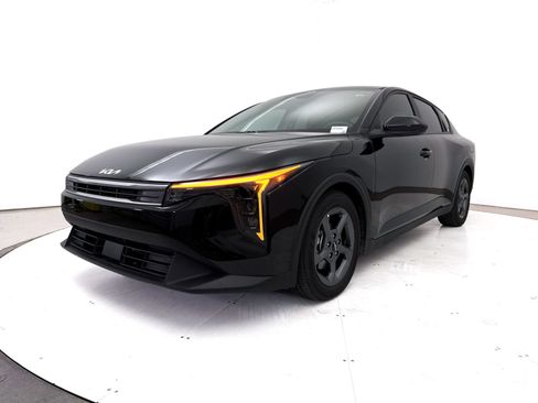 Certified 2025 Kia K4 FWD image 12