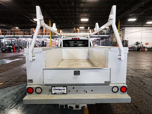 Used 2022 RAM 3500 Tradesman w/ Chrome Appearance Group AWD/4WD image 5