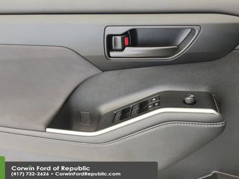 Used 2024 Toyota Highlander LE image 19