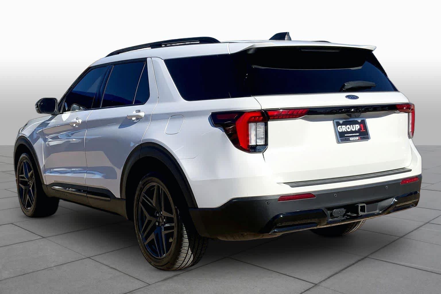 Used 2025 Ford Explorer ST-Line w/ Premium Package RWD image 12