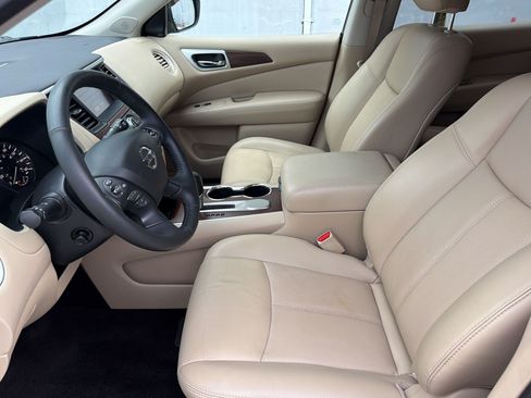 Used 2019 Nissan Pathfinder Platinum w/ Cargo Package FWD image 5