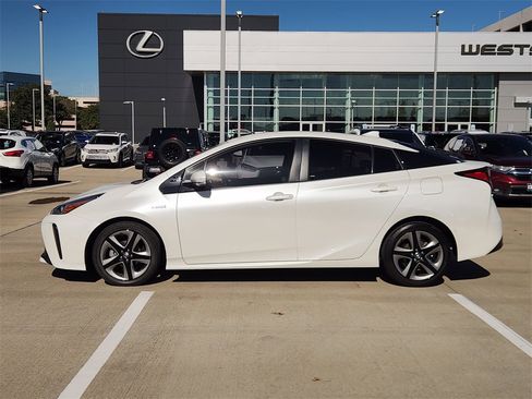 Used 2019 Toyota Prius XLE image 4