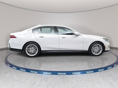 Used 2025 BMW 530i xDrive 530i xDrive w/ Premium Package image 5