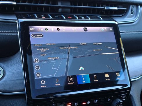 Used 2024 Jeep Grand Cherokee L Limited w/ Luxury Tech Group II image 22