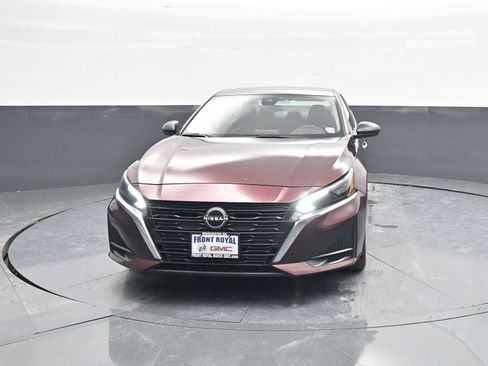 Used 2024 Nissan Altima 2.5 SV image 3