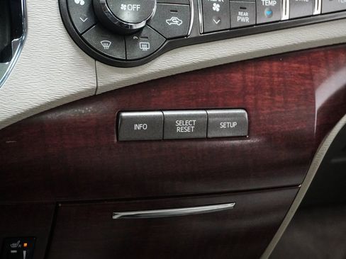 Used 2011 Toyota Sienna Limited w/ Premium Pkg image 33