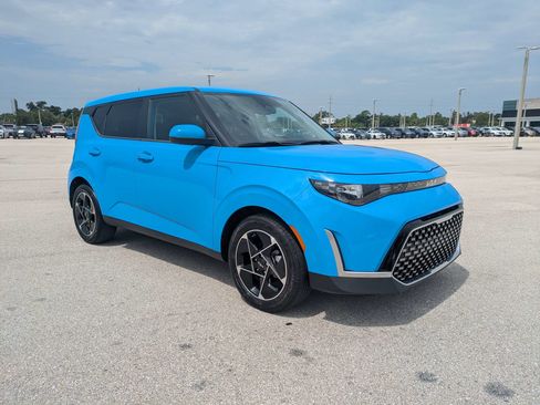 Certified 2023 Kia Soul EX FWD image 2