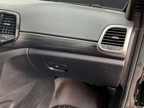 Used 2021 Jeep Grand Cherokee Laredo X image 14