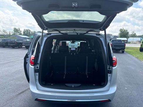 New 2026 Chrysler Pacifica Select AWD/4WD image 48