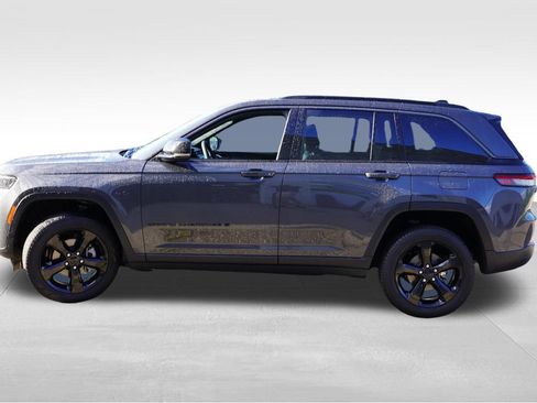 Used 2026 Jeep Grand Cherokee Limited w/ Limited Altitude Package AWD/4WD image 9