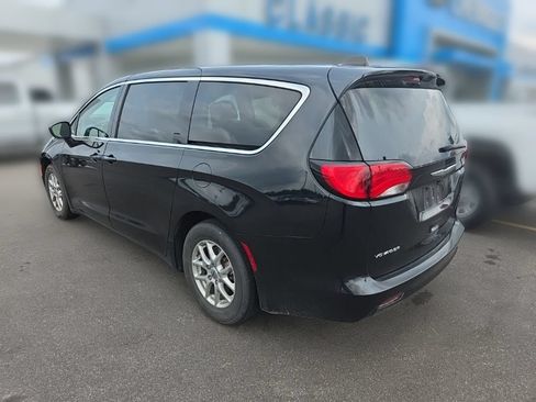 Used 2023 Chrysler Voyager LX FWD image 6