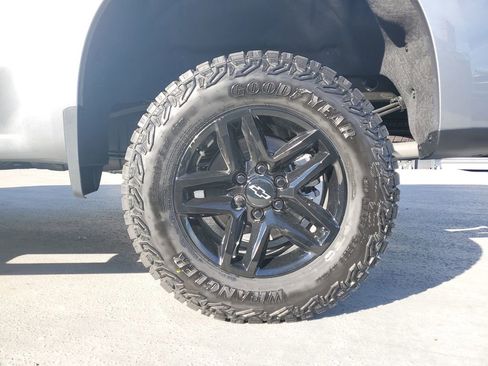 New 2026 Chevrolet Silverado 1500 Custom Trail Boss w/ LPO, Dark Essentials Package AWD/4WD image 5