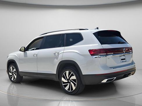 Certified 2026 Volkswagen Atlas SE w/ Panoramic Sunroof Package FWD image 4