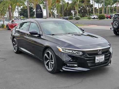 Used 2018 Honda Accord Sport image 3