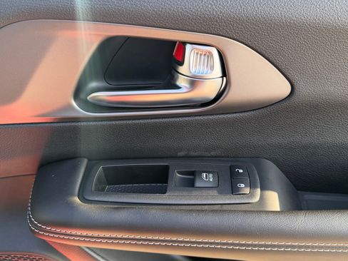 New 2027 Chrysler Pacifica Select AWD/4WD image 29