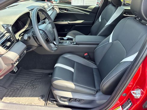 Used 2025 Toyota Camry SE w/ Convenience Package FWD image 26