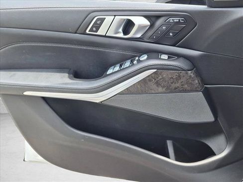 Used 2024 BMW X7 xDrive40i AWD/4WD image 9