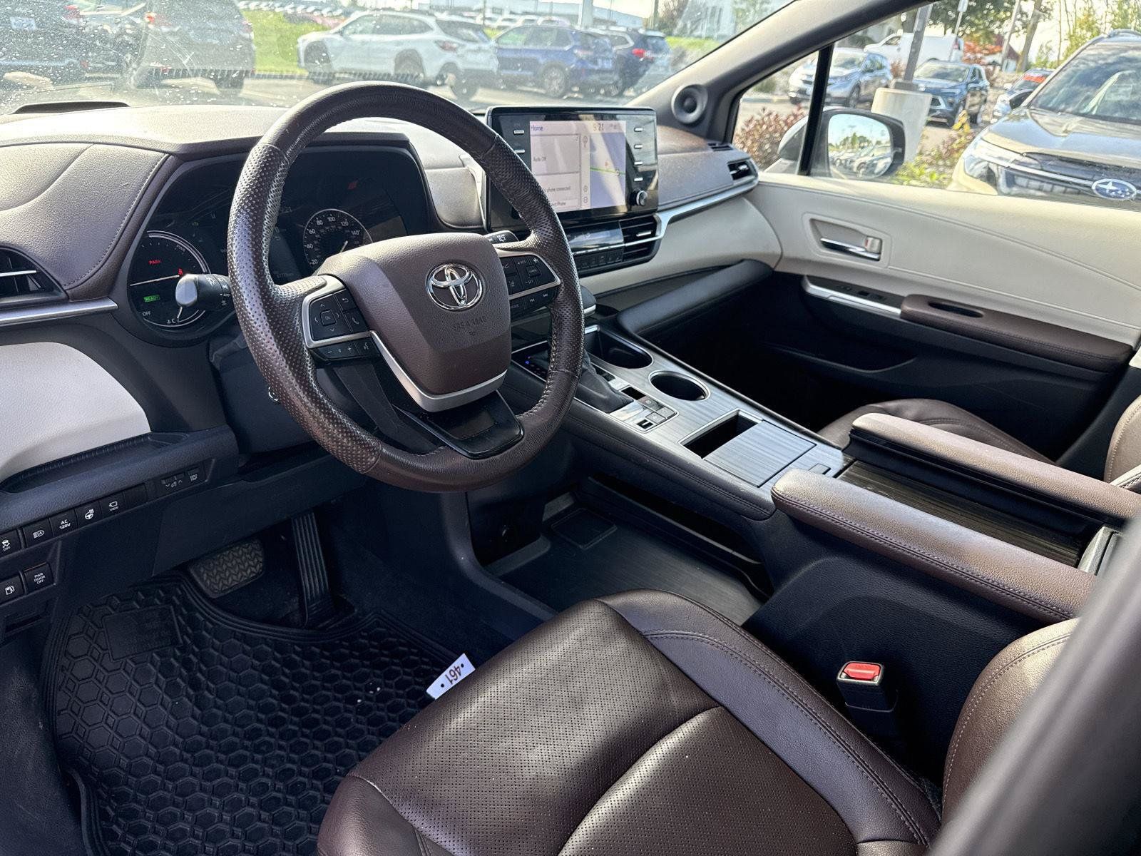 Used 2022 Toyota Sienna Platinum AWD/4WD image 7